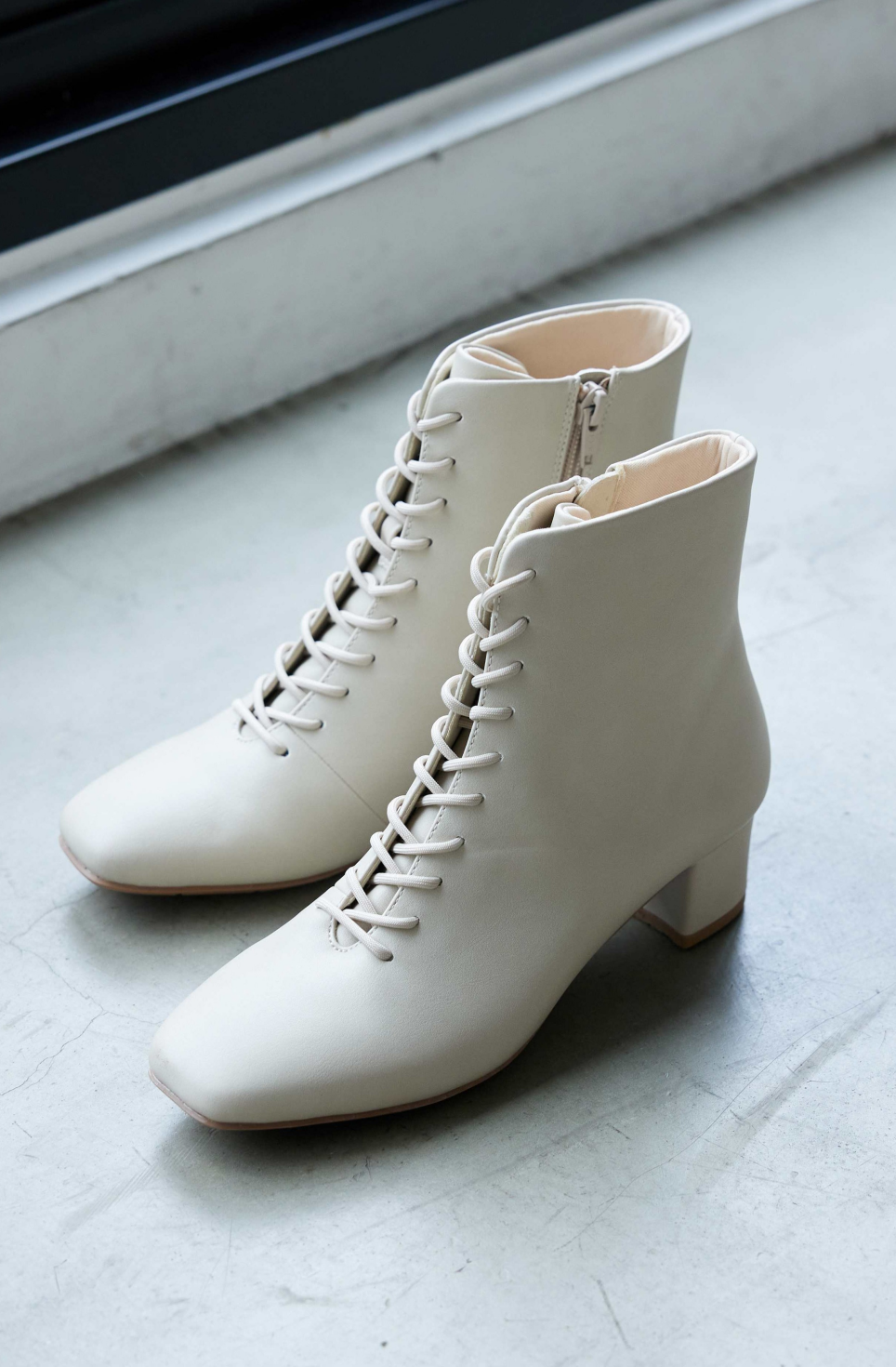 レースアップブーツ