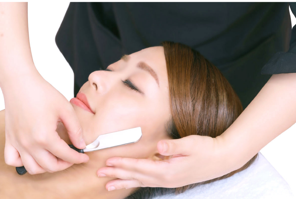 お顔そりで美肌作り♪